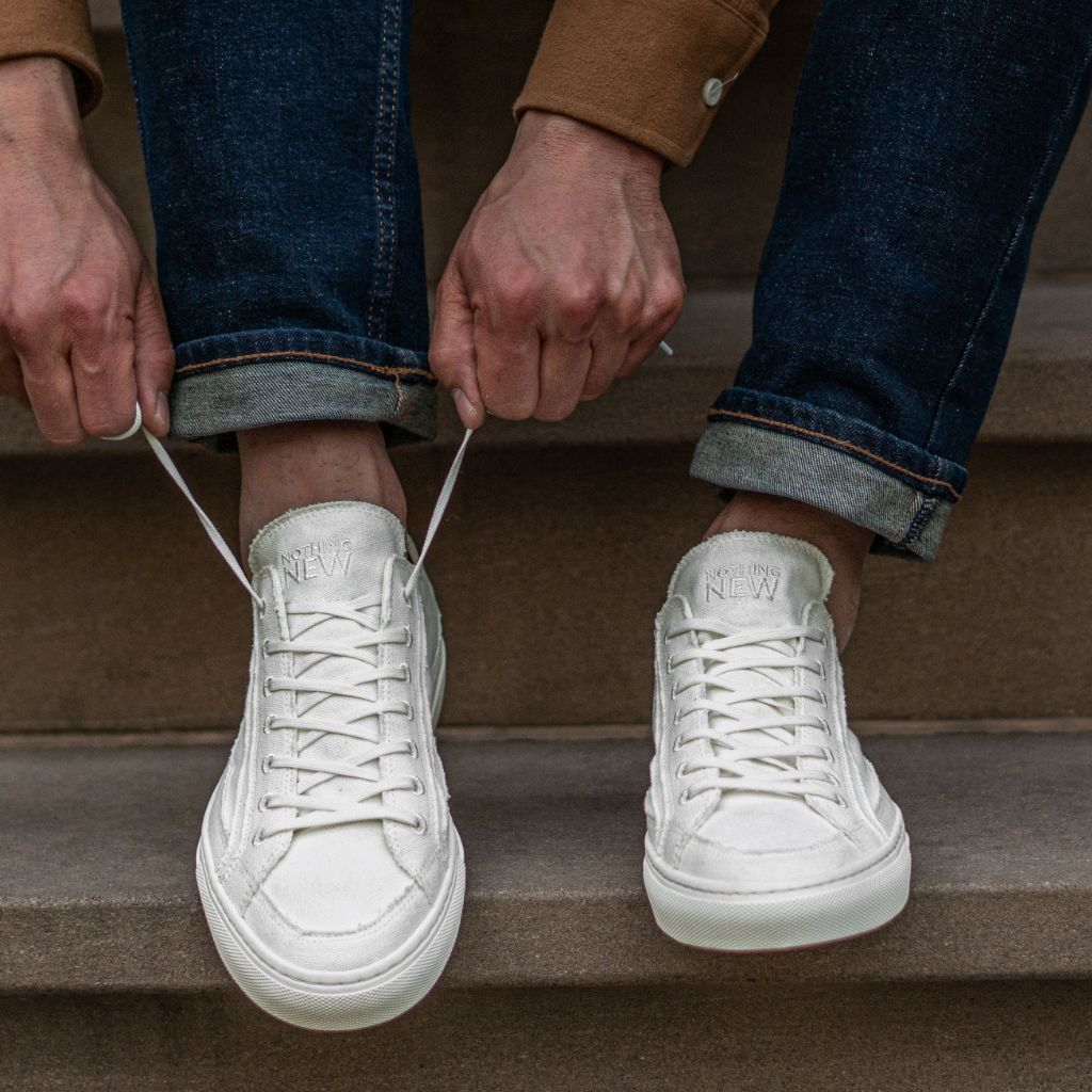 sneakers white